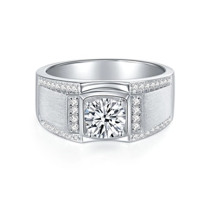 Men's S925 silver ring with 2ct round moissanite and brushed texture band finish