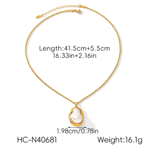 Detailed view of baroque pearl necklace with twisted gold chain and exact dimensions