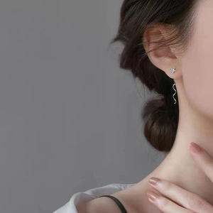 Eleganti orecchini a stella in argento S925 con ciondoli a nappa ondulati per donna