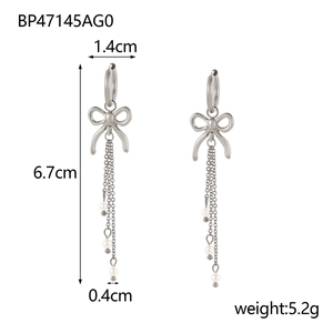 Diagramme technique détaillé des boucles d'oreilles nœud avec mesures et spécifications