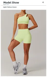 Détail de l'ensemble brassière de sport à une épaule et short taille haute vert jaune clair