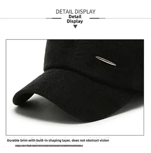 Détail du bord de casquette de baseball en velours côtelé avec renfort intégré