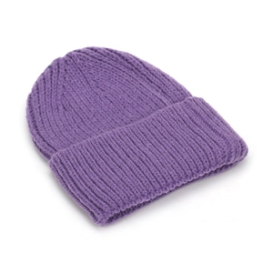 Berretto in maglia viola caldo con risvolto elegante per l'inverno