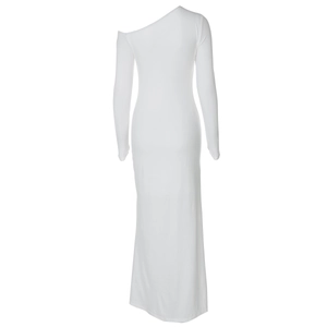 Vue détaillée du dos d'une robe maxi blanche moulante à une épaule pour femme