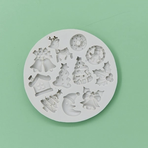 Moule rond en silicone avec 11 motifs de Noël comme renne et sapin pour la pâtisserie
