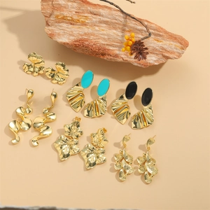Vintage gold maple leaf earrings set in minimalist hip-hop style for women fashion