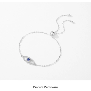 Detailed view of S925 silver Evil Eye bracelet with blue gem and adjustable chain