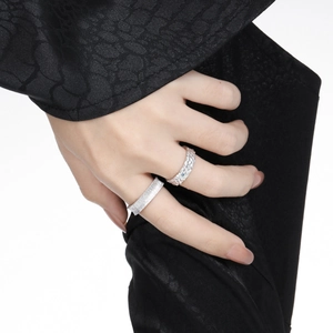S925 sterling silver hammered texture ring set with diamond accents on a model's finger