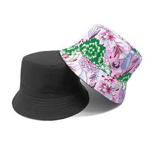 Double-sided reversible bucket hat with floral pattern and classic black cotton canvas