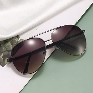 Classic gunmetal pilot sunglasses with gradient brown lenses and double bridge design