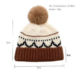 Berretto in maglia jacquard da donna invernale con pompon e motivi geometrici a contrasto