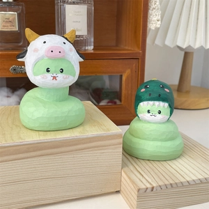 Figurines de serpent en bois sculpté à la main avec chapeaux animaux pour déco de bureau