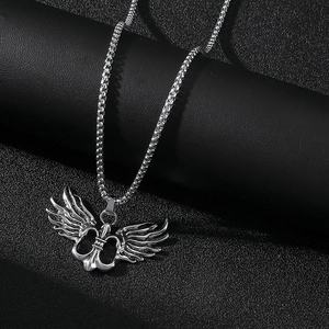 Pendentif ailes en argent poli sur une chaîne vénitienne pour hommes en acier robuste