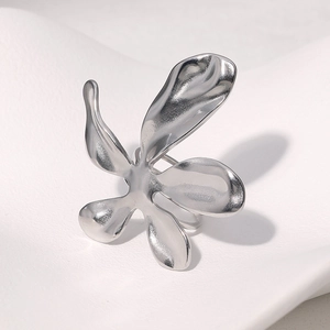 Minimalist silver organic petal-shaped open ring in polished stainless steel for women