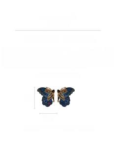 Vue détaillée des boucles d'oreilles papillon vintage avec broderies et cristaux