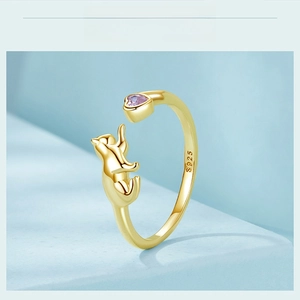 Macro shot of S925 silver cat ring featuring a purple heart gemstone on light blue stand