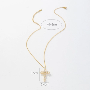 Detailed size chart for gold cross pendant necklace measuring 3.5cm by 2.4cm with chain length