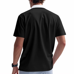 Rückansicht eines schwarzen Herren-Poloshirts aus Strick mit weißem Kontrastkragen