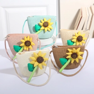 Mini Stroh-Umhängetaschen für Kinder mit Sonnenblume in Mint, Rosa und Braun