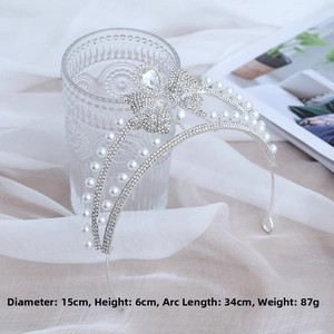 Detailed view of silver bridal crown dimensions with 15cm diameter and 6cm height specs