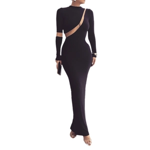 Robe longue noire à manches longues avec empiècement nude pour une silhouette élégante