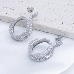 Boucles d'oreilles serpent rétro en acier inoxydable argenté avec texture d'écailles