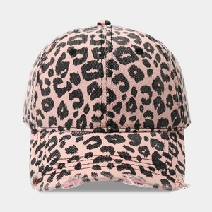 Rosa Baseballkappe mit Leopardenmuster, Vintage-Distressed-Details und Baumwollstoff