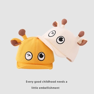 Bonnet tricoté pour bébé style girafe avec yeux de dessin animé et cornes 3D en jaune et beige
