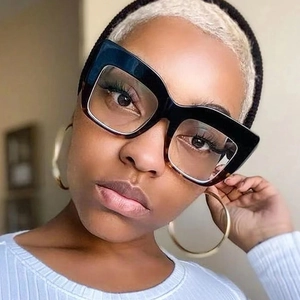 Fashionable oversized cat-eye anti-blue light glasses with black and tortoiseshell frame