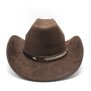 Detail eines braunen Wildleder-Cowboyhuts mit Lederband und goldenen Nieten