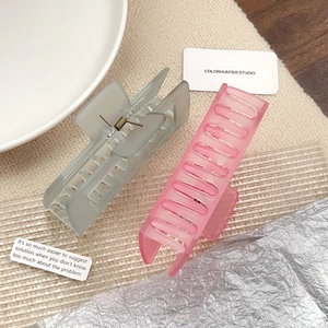 Matte candy color large hair claws in grey-blue and pink for thick hair styling