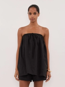 Détail du haut bustier noir avec cordon de serrage réglable et texture plissée élégante