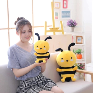 Set di due peluche a forma di ape in diverse dimensioni per cameretta bambini