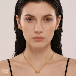 Bijoux Nœud Élégants Acier Inoxydable Cuivre Plaqué Or 18K Perle D'eau Douce Collier À Gland Et Boucles D'oreilles Pour Femmes