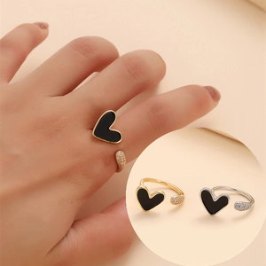 Adjustable heart ring with black enamel and zircon pavé in gold and silver finish