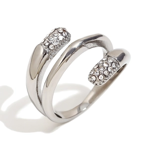 Anello a spirale in argento multistrato con cristalli bianchi incastonati a pavé