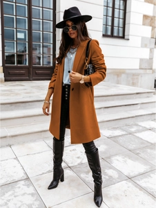 Street style caramel wool coat with lapel and single-breasted buttons in mid-length cut
