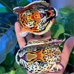 Acrylic animal claw clip with tiger and leopard patterns for stylish women's hair styling