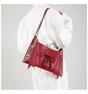 Sac à bandoulière gothique en forme d'aile de chauve-souris avec rivets, sac punk stylé
