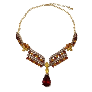 Vintage Goldkette mit bunten Kristallblumen und einem großen roten Tropfenanhänger