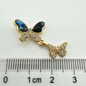 Pendentif papillon plaqué or 18 carats avec incrustation turquoise et zircons avec règle