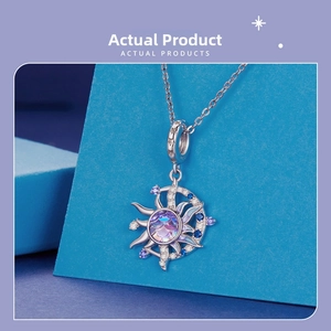 Detail von S925 Sterling Silber Sonnen und Mond Anhänger mit lila Schuppenmuster Einlage