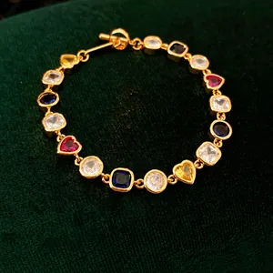 Bracelet cœur vintage plaqué or avec zircons multicolores et fermoir à bascule