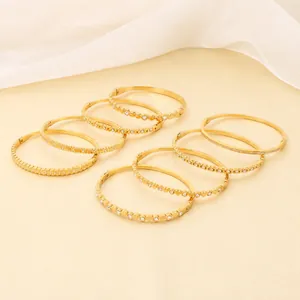 Bracciale Rigido da Donna in Acciaio Inossidabile Placcato Oro con Cuore e Strass Gioielli alla Moda Intarsiati Regalo
