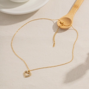 18k gold-plated heart pendant necklace with shimmering zircon crystals on O-chain