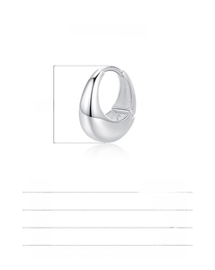 Detail view of water drop silver earrings with 1.9cm height and 2.5g weight specs