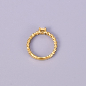 18K gold plated titanium chain ring with square zircon in a twisted rope design