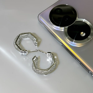 Orecchini a cerchio esagonali in maglia d'argento con zircone quadrato brillante