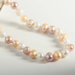 Elegant 925 sterling silver necklace with multicolor freshwater pearls in white and lavender