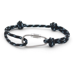 Bracciale in paracord nero intrecciato a mano con puntini blu e moschettone in metallo